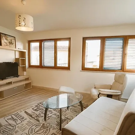 Maria Apartment Nin